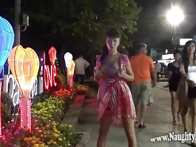 Romi Rain egyre szar bögyös szőke az ő perverz masszőr