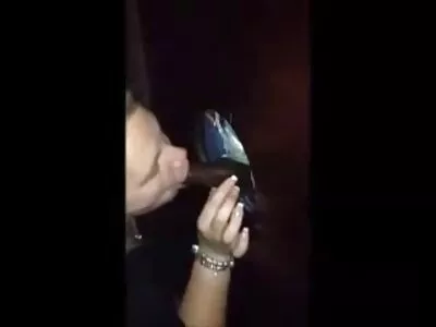 Vékony masszőr szívta ügyfele szájba spriccelés farkát