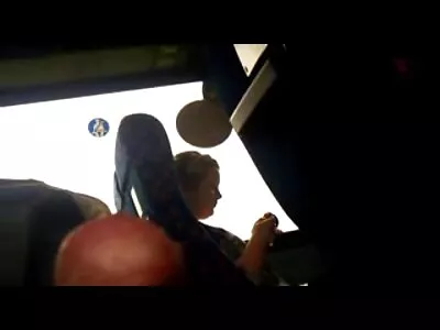 A cserzett mélytorok sex video csaj kétségbeesetten szexel