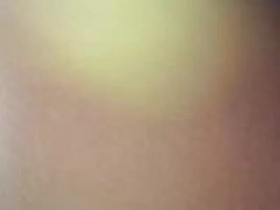 Mellkasos szekszmix hölgy beszél egy fiatal Dickie -vel