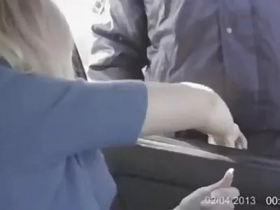 A fekete hajú nő szereti a fiatalabb fiúkat ingyen sex videó