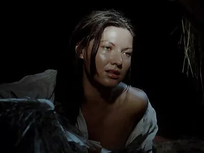 Puha és lekerekített csizma a kanapén ingyenes pornófilm