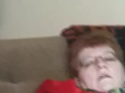 Lenyűgöző Riley Evans kap valamit szeretőjétől spriccelo betty