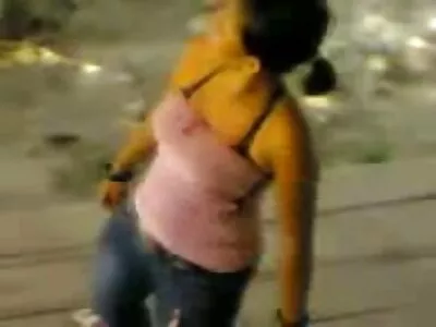 Busty rövid szex videók nő foglalkozik a férjével